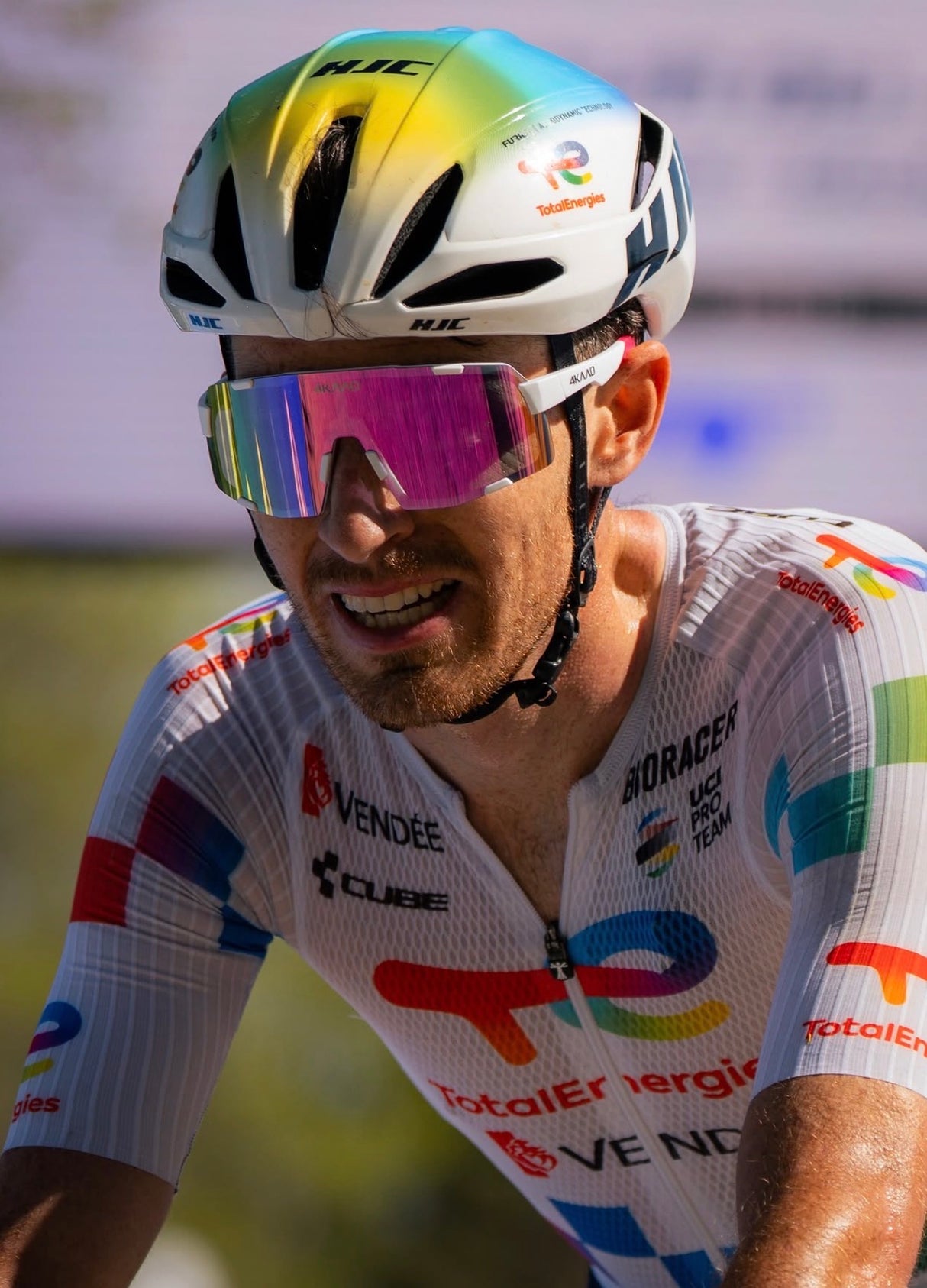4KAAD Axento Race Vit/Rosa (Photochromic) sportglasögon